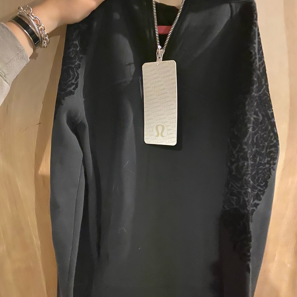 Lululemon black pullover